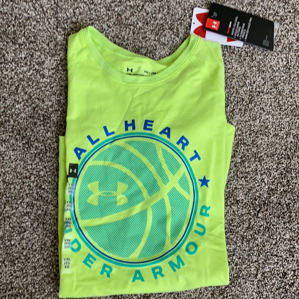 New Girls Under Armour t-shirt sz xl